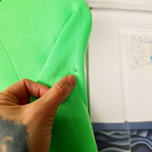 Vintage 80s Neon Green Sweatshirt "Crazy" Graphic Print Size Medium Mens Womens - Picture 6 of 6